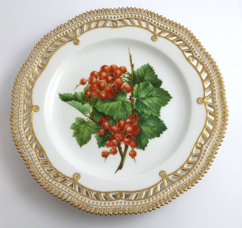 Royal Copenhagen Flora Danica, fruit plate. Lunch plate with open-work border. 
Design # 429/3554. Diameter 23 cm. (1 quality).