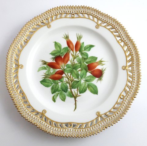 Royal Copenhagen Flora Danica, fruit plate. Lunch plate with open-work border. 
Design # 429/3554. Diameter 23 cm. (1 quality).