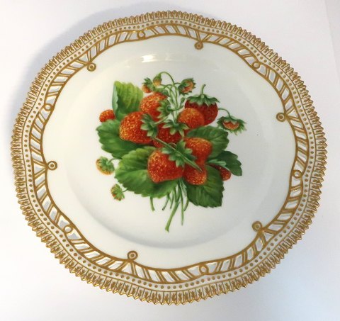 Royal Copenhagen Flora Danica, fruit plate. Lunch plate with open-work border. 
Design # 429/3554. Diameter 23 cm. (1 quality).