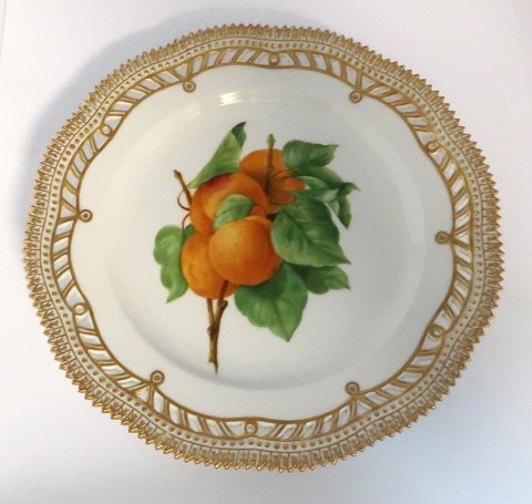 Royal Copenhagen Flora Danica, fruit plate. Lunch plate with open-work border. 
Design # 429/3554. Diameter 23 cm. (1 quality).