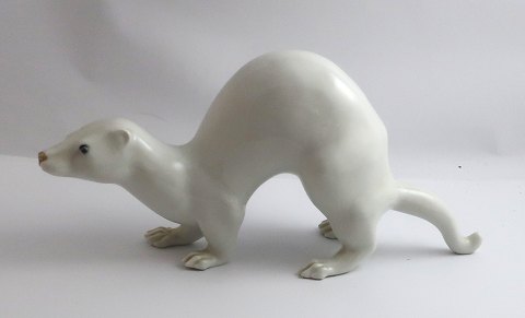 Royal Copenhagen. Porcelain figurine. White ermine. Model 4562. Length 24 cm. (1 
quality)