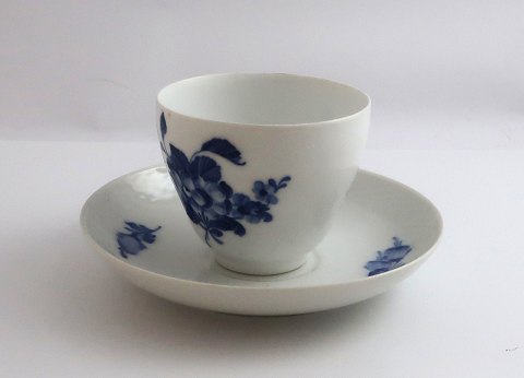 Royal Copenhagen. Blue flower. Coffee cup with decoration inside. Model 8041. (1 quality)