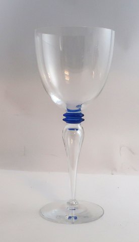 Attica, Royal Copenhagen with blue deco. Design Anja Kjär. Red wine glass. Height 21.5 cm.
