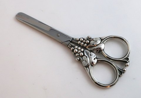 Cohr. Grape shears with sterling (925) handle. Length 13.8 cm.