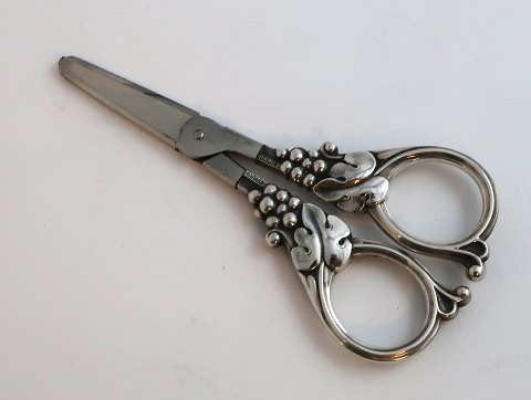 Cohr. Grape shears with sterling (925) handle. Length 12.5 cm.