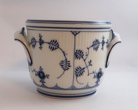 Royal Copenhagen. Blue fluted, plain. Wine cooler / flower pot holder. Model 287. Height 12.5 cm. Diameter 14 cm. (1 quality). Produced before 1923