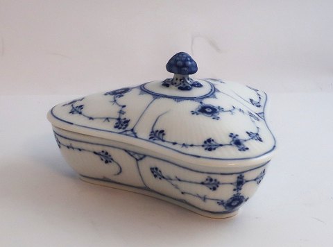 Royal Copenhagen. Blue fluted, plain. Triangular lidded dish. Model 321. Length 13 cm. (1 quality). Produced 1894 - 1900.