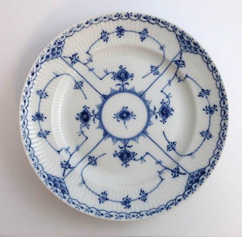 Royal Copenhagen. Blue fluted, half lace. Lunch plate. Model 572. Diameter 22,5 cm. (1 quality)