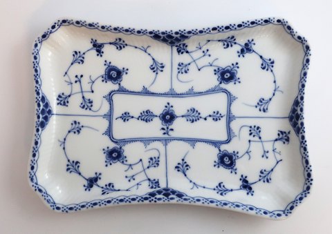 Royal Copenhagen. Blue fluted, half lace. Square dish. Model 716. Length 22.5 cm. Width 14.5 cm. (1 quality). Produced before 1923