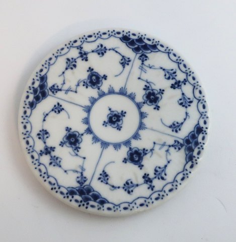 Royal Copenhagen. Blue fluted, half lace. Heating pad. Model 736. Diameter 13 cm. Slight wear on the glaze. (1 quality). Produced before 1923