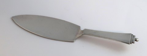 Georg Jensen. Pyramid. Cake server in silver (830). Length 23 cm. Produced 1931.