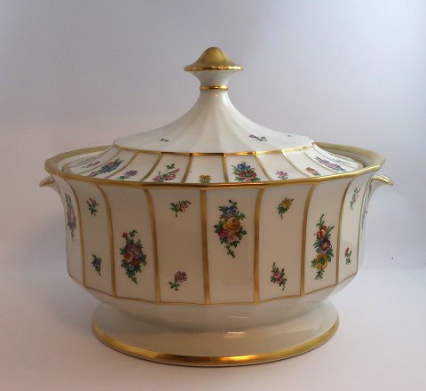 Royal Copenhagen. Henriette. Large tureen. Model 444-8532. Diameter 28.5 cm. Height 22.5 cm (1 quality).