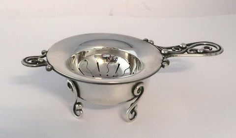 S. Chr. Fogh, Copenhagen (SCF). Tea strainer with saucer in sterling silver (925). Length 13.7 cm.