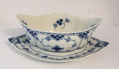 Royal Copenhagen. Blue fluted, half lace. Sauce bowl. Model 587. Length 23.5 cm. (1 quality)