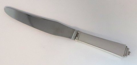 Georg Jensen. Pyramid. Sterling silver (925). Dinner knife with short handle. Length 22.5 cm.