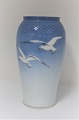 Bing & Gröndahl. Möwe mit Gold. Vase. Modell 203. Höhe 21 cm. (2. Wahl)