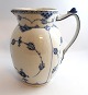 Royal Copenhagen. Musselmalet Halvblonde. Stor Mælkekande. Model 668. Højde 20 
cm. Med brændingsfejl (se foto). (2 sortering).