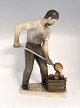 Bing & Gröndahl. Porzellanfigur. Gießereiarbeiter. Modell 2335. Höhe 30 cm. (1 
Wahl)