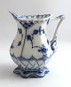 Royal Copenhagen. Musselmalet, Vollspitze. Sahnekännchen. Modell 1032. (2 Wahl). 
Höhe 10 cm.