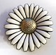 Viggo Pedersen (VP). Daisy brooch in sterling silver gilded (925). Diameter 50 mm.